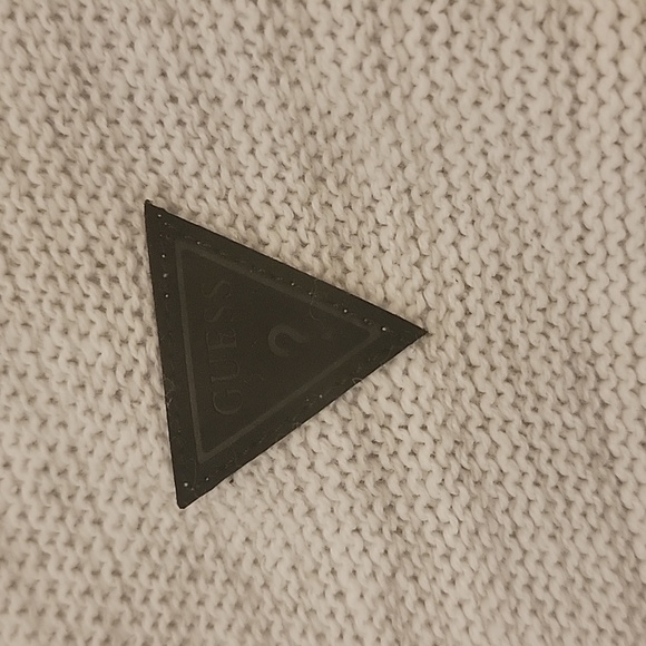 Guess sweater! So comfy, great quality! Almost brand new! I ship same day! - Picture 2 of 4